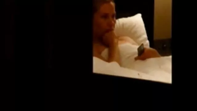 Babysitting blonde Küken in deutsche alte pornos einem schmutzigen Skandal