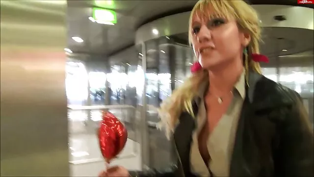 Busty Babe Gibt Erstaunliche deutsche pornofilme mit älteren frauen POV Großen Schwanz Blowjob