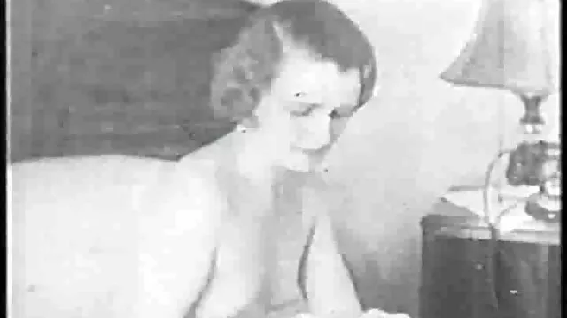 Twinks werfen einen pornos mit alten deutschen frauen Dreier, der alle richtigen Arschlöcher bohrt