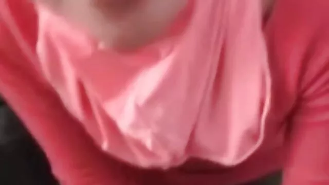 Blonde Küken stimuliert Schwanz mit deutsche alte geile weiber Ihrer hand
